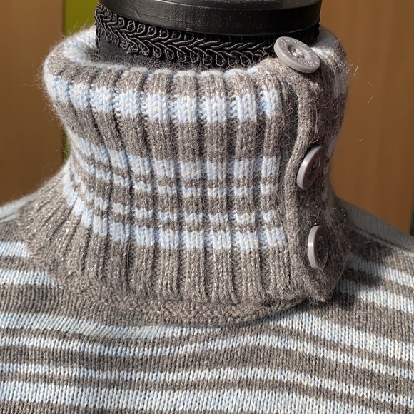 DKNY Sweater Turtleneck - Picture 7 of 12